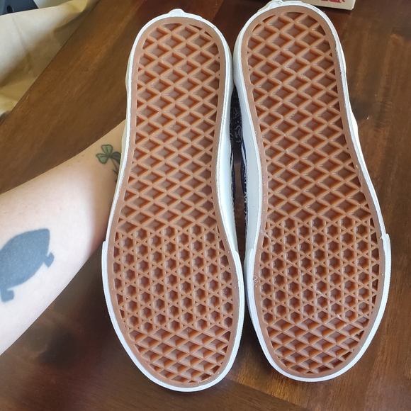 Vans Bandana Skull Slip On - Picture 4 of 5